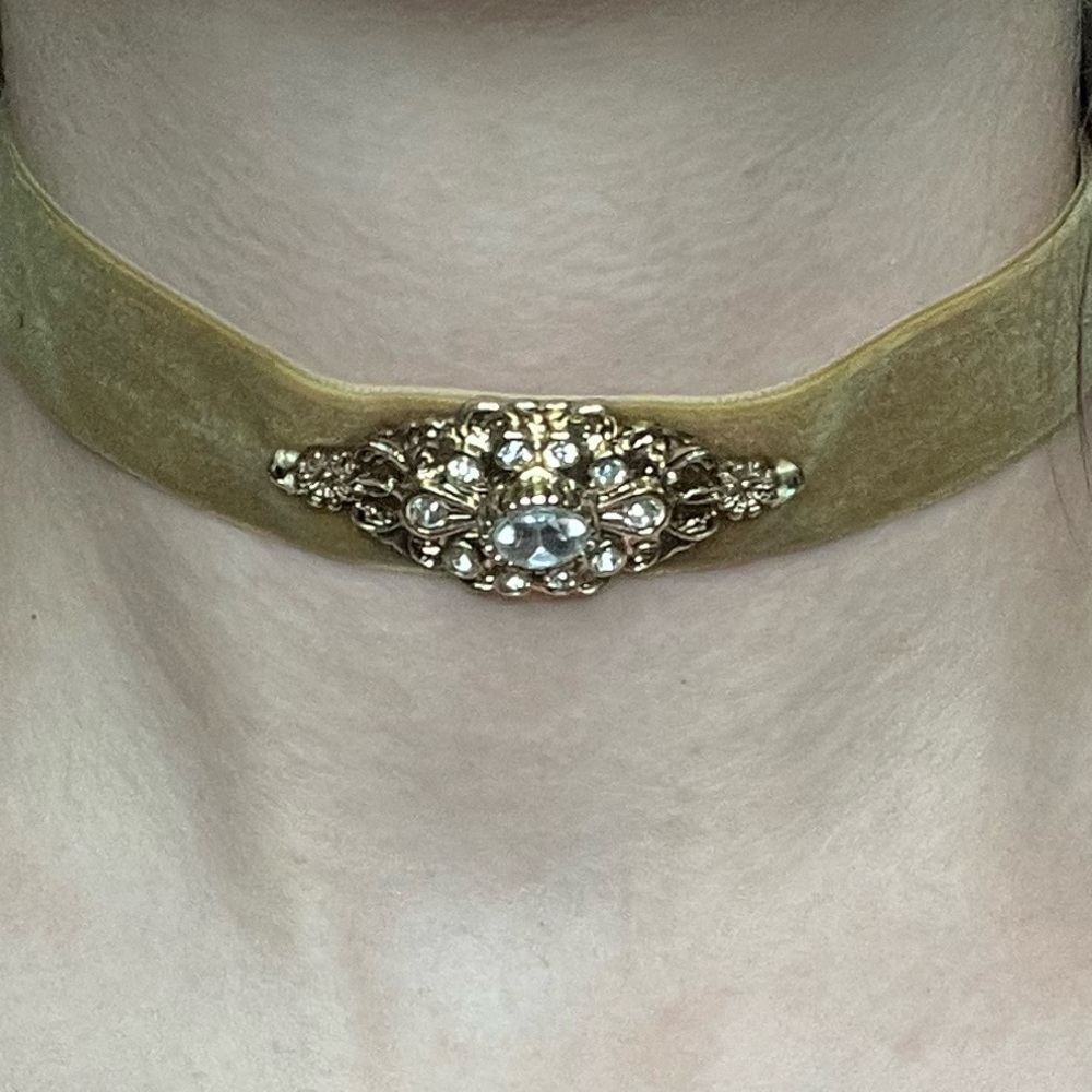 Choker - Picture 2 of 3